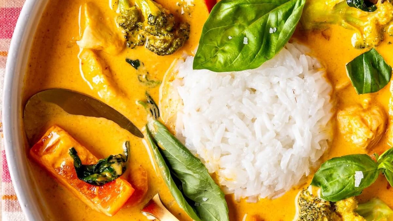 Thai Menu — Curries, Som Tam, Tom Kha Gai